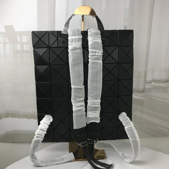 NWT BAO BAO ISSEY MIYAKE FLAT PACK Backpacks Black - Picture 3 of 12